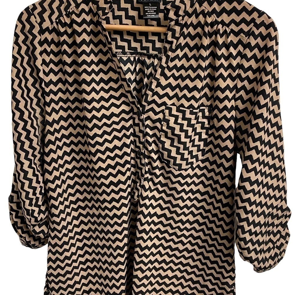RUE 21‎ ladies blouse size large. - Picture 2 of 6